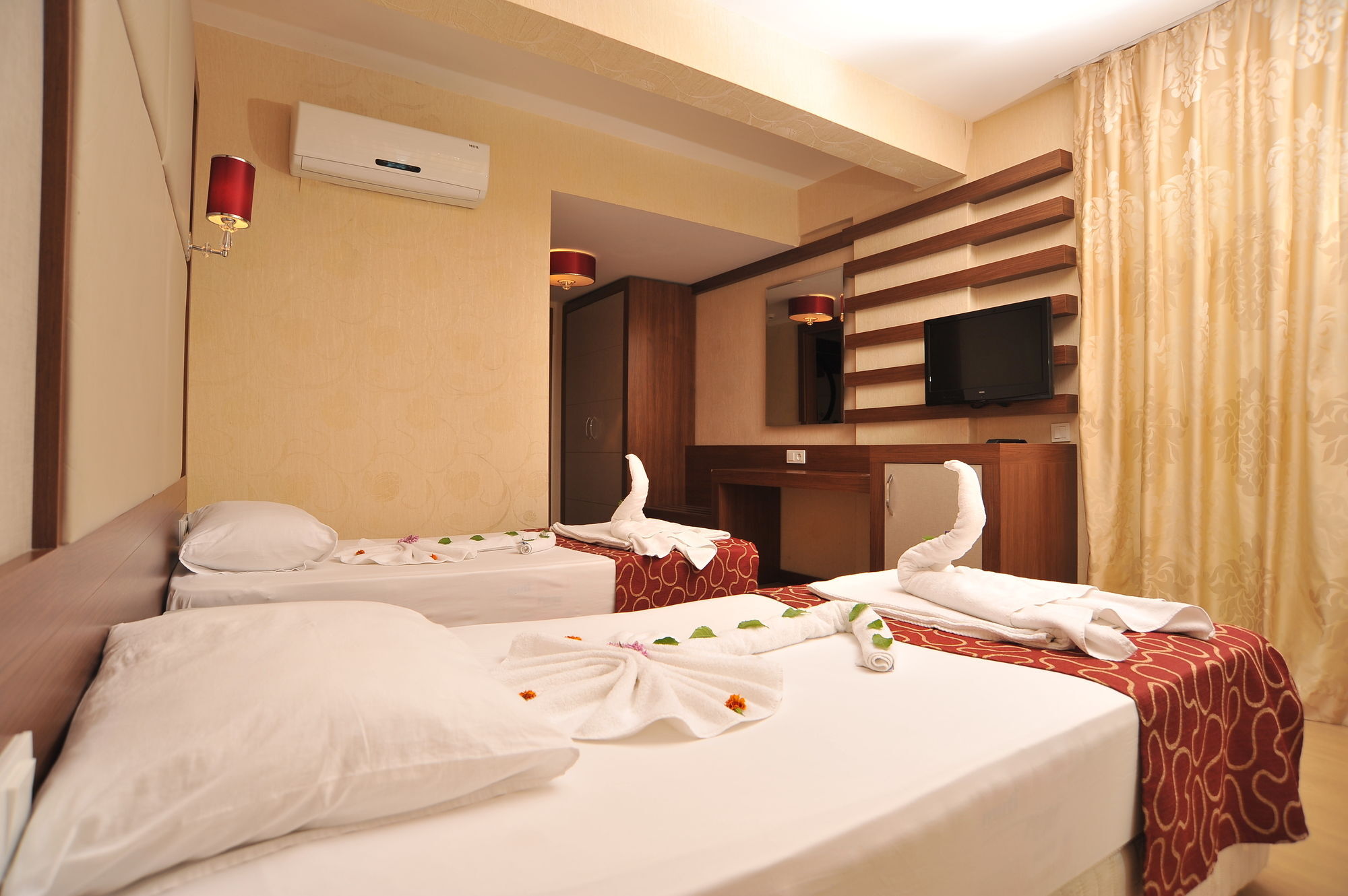 Cleopatra Golden Beach Hotel 4*